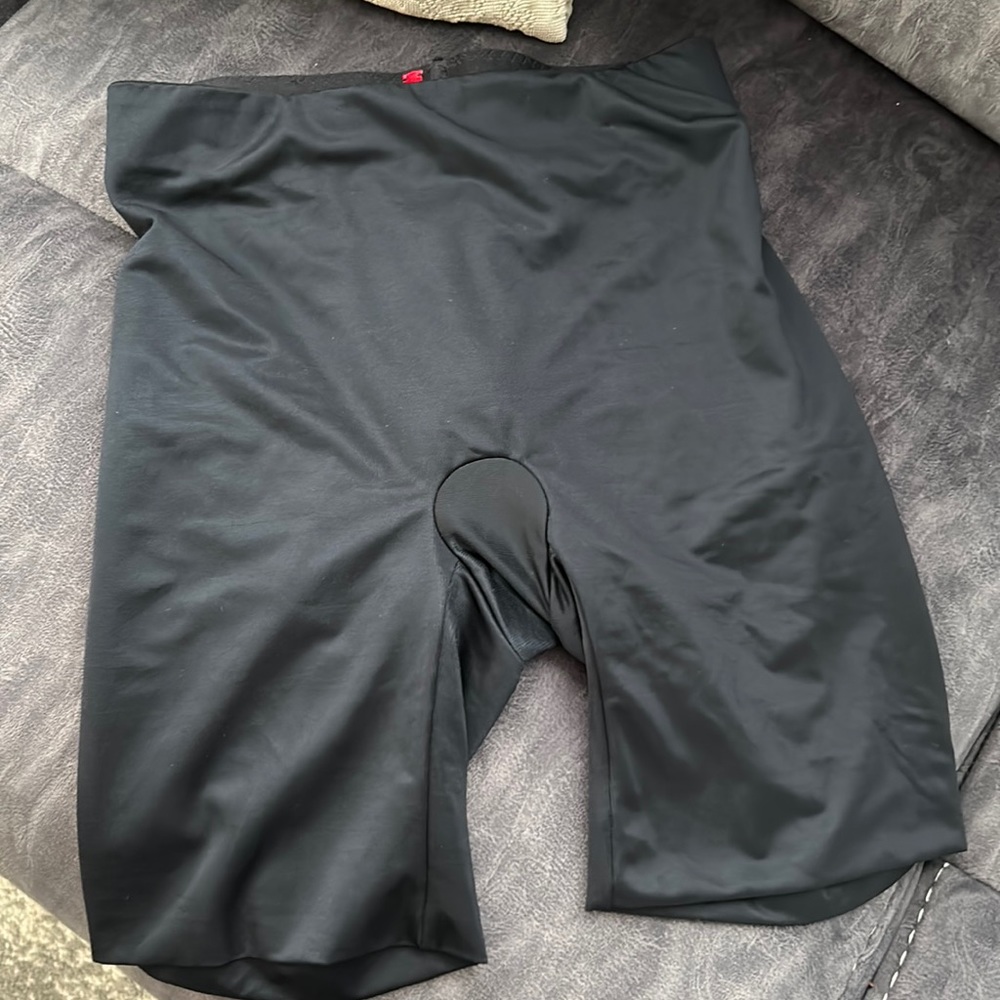 Women’s Spanx shorts size XS